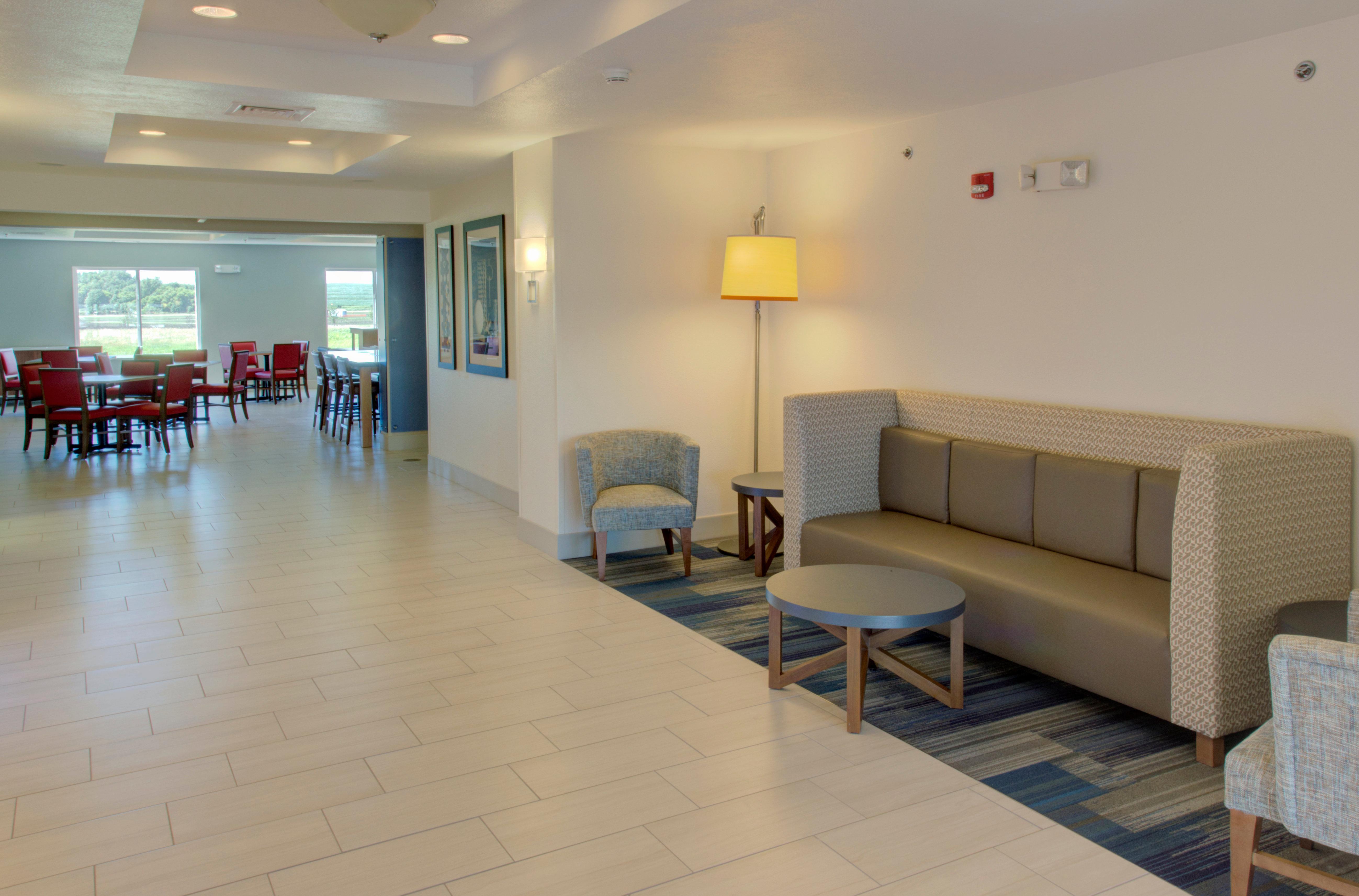 Holiday Inn Express & Suites Le Mars By Ihg Exterior foto