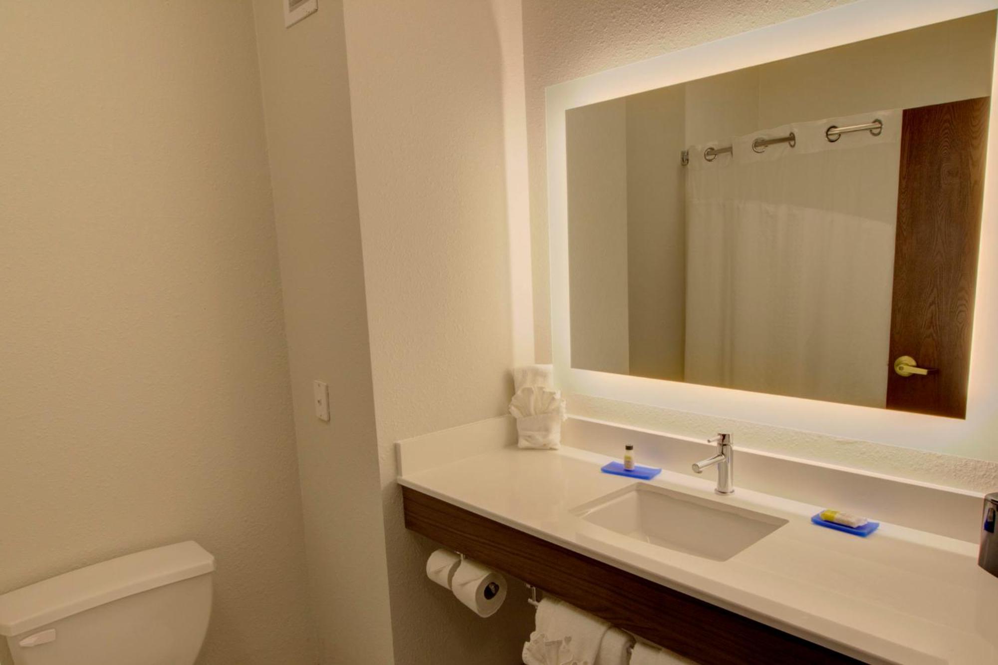 Holiday Inn Express & Suites Le Mars By Ihg Exterior foto